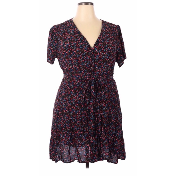 City Chic Dresses & Skirts - City Chic Floral Button Up Tie Waist Dress Sz 18